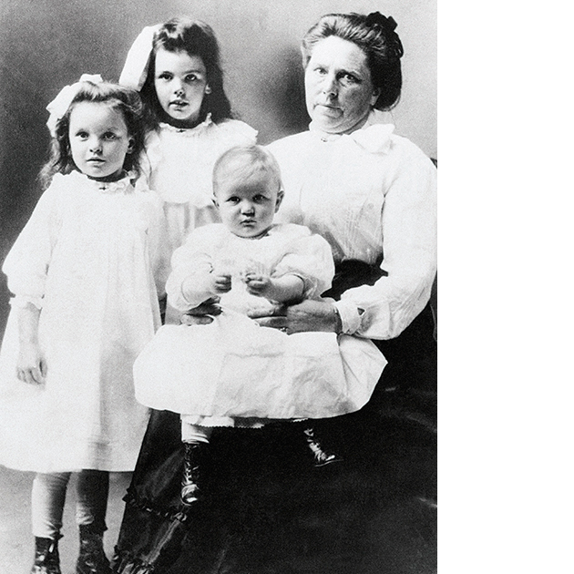 Belle with her children. (Photo: PA Photos)