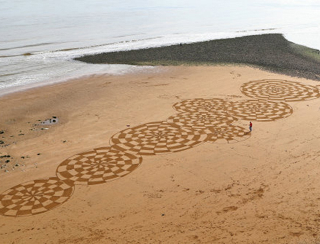 Sand art by Ross Andrews in Kent