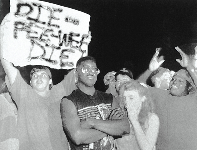 Crowds react to Gaskins' execution (Photo: PA Photos)