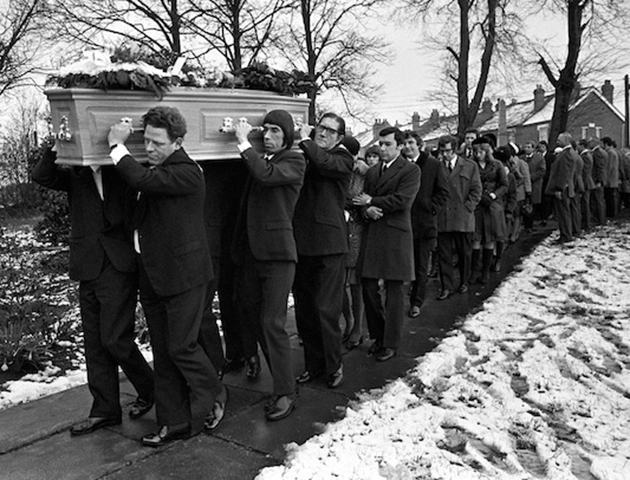 Lesley’s coffin followed by mourners, led by her brother, makes its way through the snow-covered churchyard for her funeral. (Photo: PA Photos)