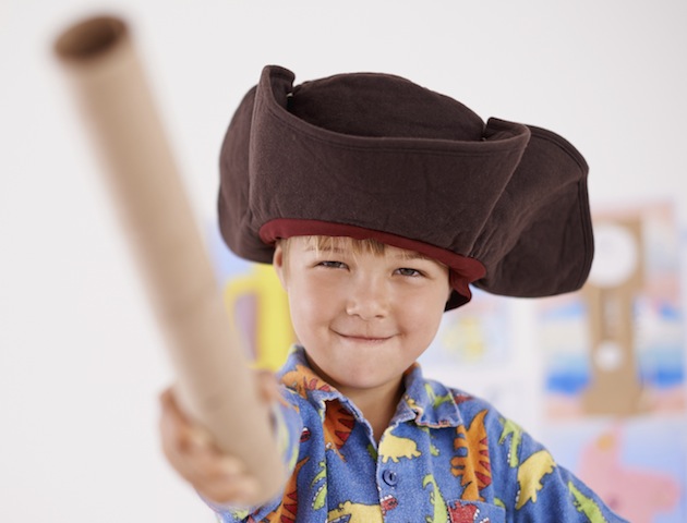 70s kids: cardboard tube fight