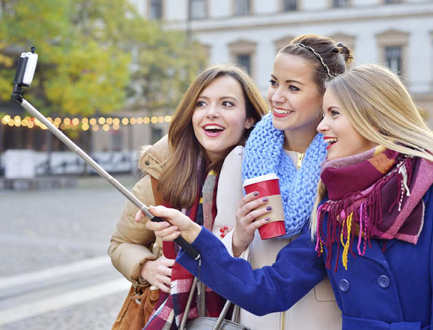 girls with selfie stick