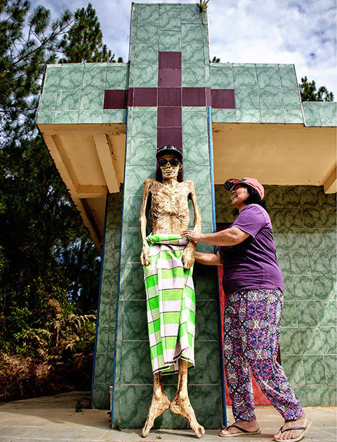 Ceremony of Cleaning Corpses during Ma'nene festival, South Sulawesi, Indonesia - Apr 2016