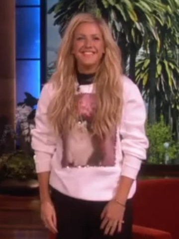 Omg Flexible Ellie Goulding Does A Headstand For Charity