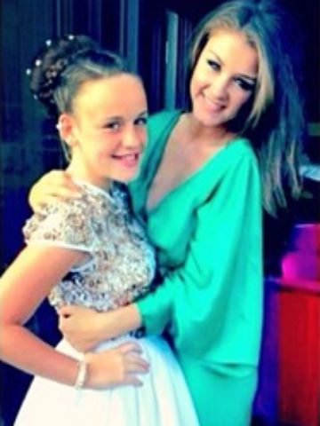Aw! Brooke Vincent helps 'princess' Coronation Street star Ellie Leach