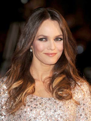 Look Away Now Johnny Depp Vanessa Paradis Shows Off Legs And