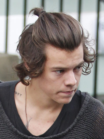 OMG! Harry Styles sports ponytail AND headband to control 