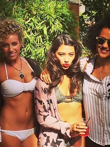 love shirt wins Vanessa naughty in side green reveals bikini White sexy