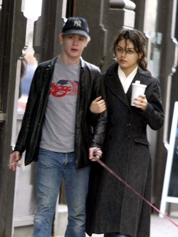 Mila Kunis dating 2013