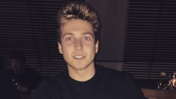 Hilarious pics! Has MIC’s Sam Thompson done sister Louise’s best ‘cringe’ selfie ever?