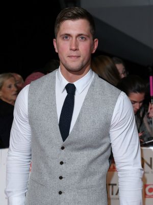 Ouch! Jacqueline Jossa's husband Dan Osborne reveals he's been left in a sling after painful injury