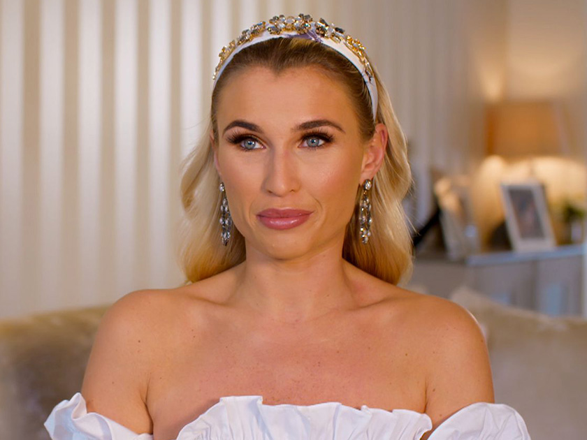 Billie Faiers Shocks Fans As She Debuts Unrecognisable Transformation