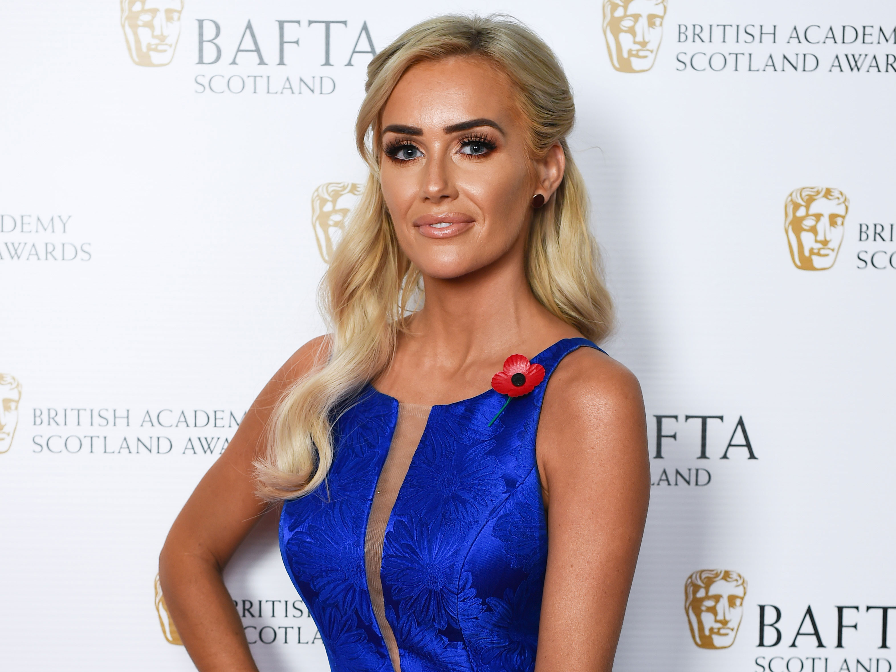 Love Islands Laura Anderson Poses In Lacy Blue Lingerie For Bedroom Snap