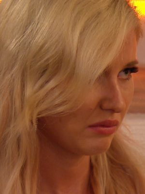 Love Island Amy Hart’s dad found show ‘too painful’ to watch as she QUITS following Curtis heartbreak 2 Love Island Amy dad