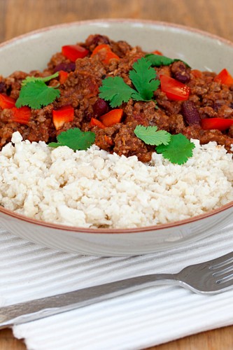 This is a must-try, low carb chilli con carne & cauliflower rice dinner!
