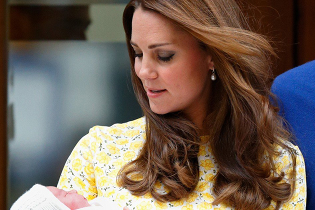 Kate Middleton S Essential Accessory Woman Magazine Kate Middleton Priced At 1 090 The Clic Baroque Pearl Earring Drops Are Made With Two Fresh Water Pearls They Re Suspended From Brand S Iconic