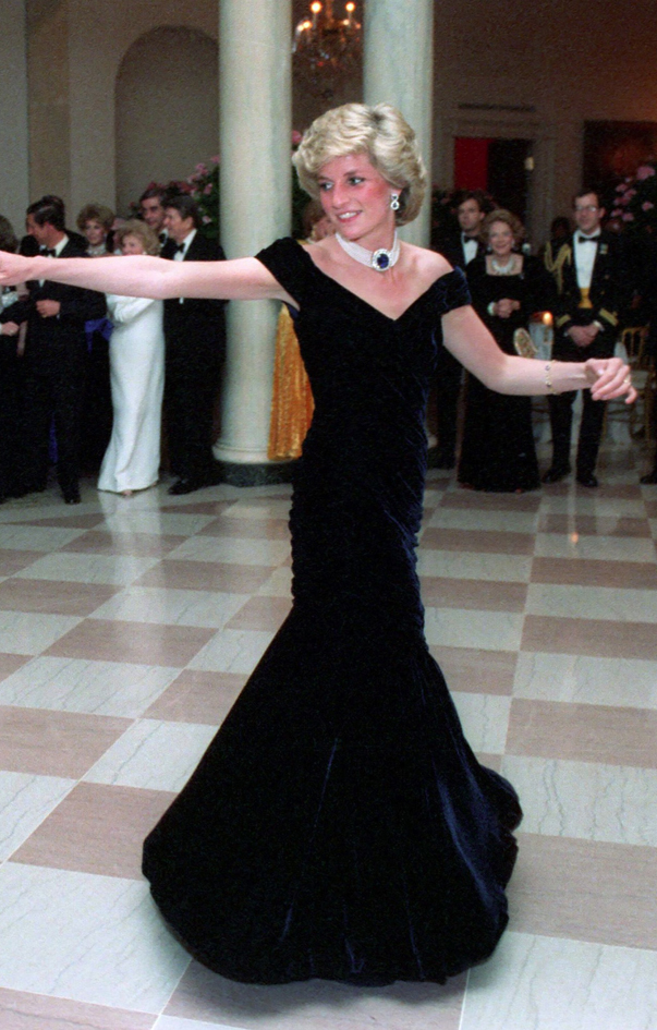 The story behind the iconic photo of Princess Diana and ...