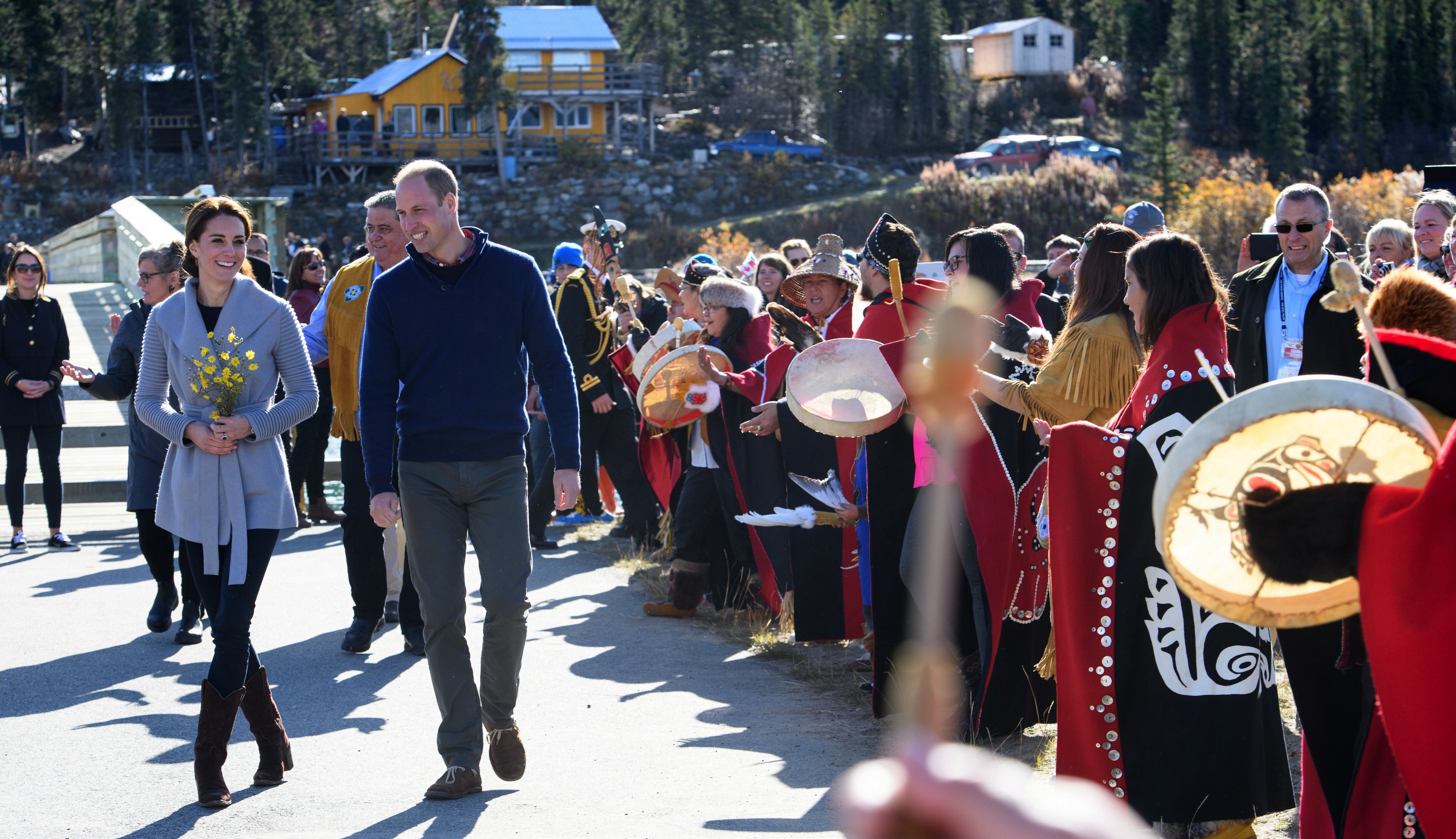 Mandatory Credit: Photo by Tim Rooke/REX/Shutterstock (6034984cw) Prince William and Catherine Duchess of Cambridge visit Carcross, Yukon The Duke and Duchess of Cambridge visit Canada - 28 Sep 2016 Prince William and Catherine Duchess of Cambridge visit Carcross in Yukon