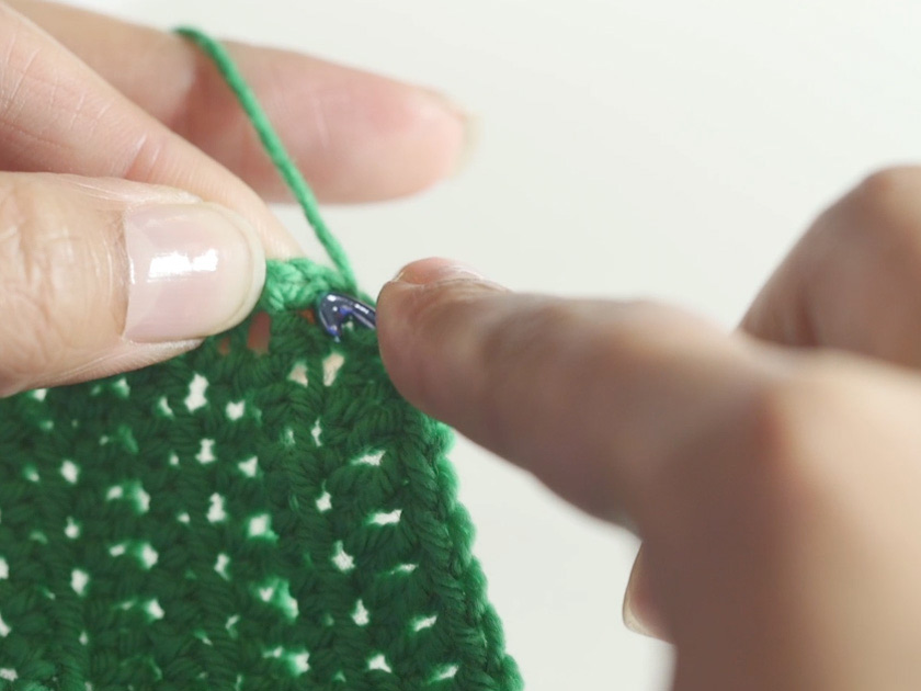 How to crochet into the chains from the beginning of the previous row