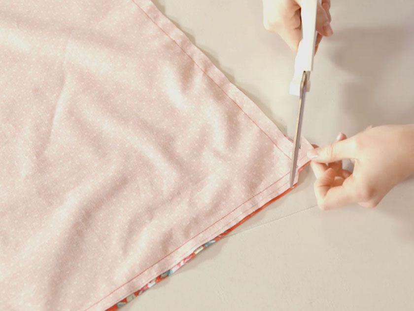 How to sew a zip on a cushion cover