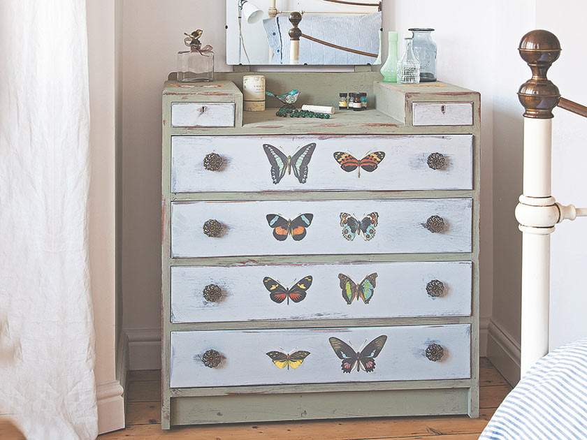 Transform your home with our upcycling and découpage techniques Woman