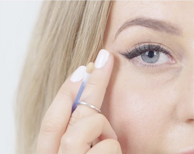 How To Fix An Eyeliner Smudge In Two Seconds Look