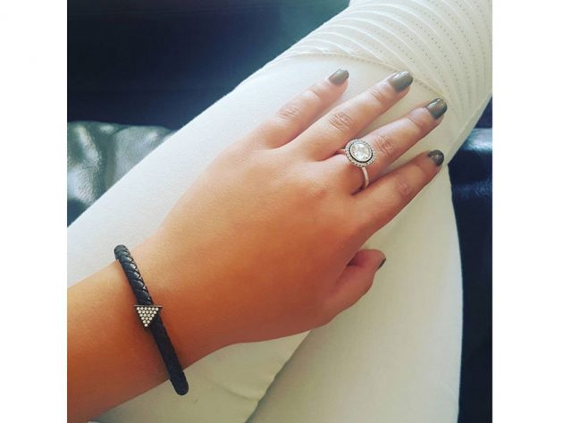 Emma Love Island hand
