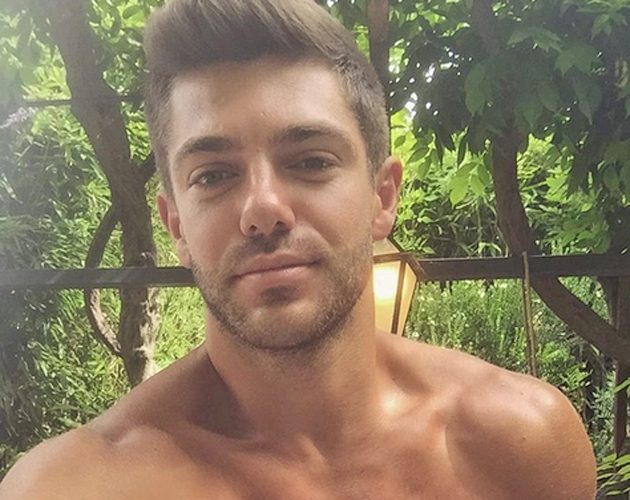 alex mytton selfie
