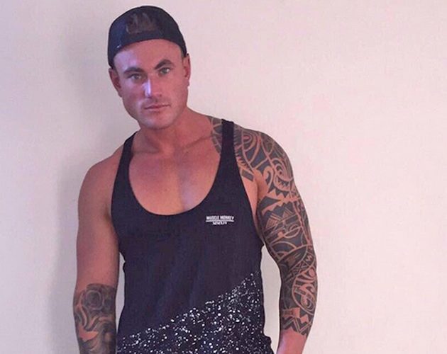 tom love island