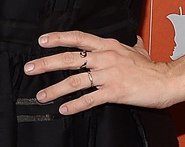 Amanda Seyfried engagement ring