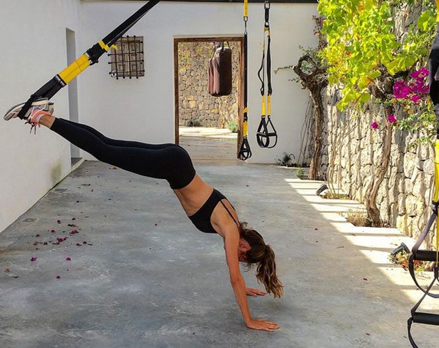 Fashion News Assistant Bridie trying out the TRX bands