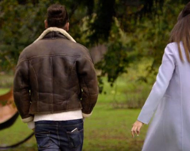 Pete was seen with a phone in his back pocket after Megan asking for a ban...