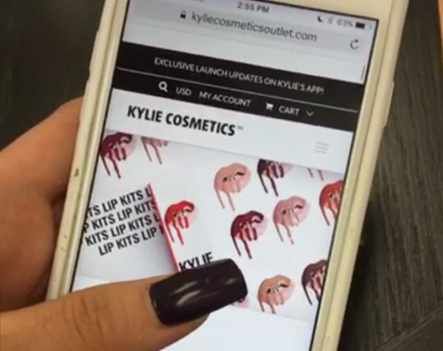 Kylie showing the fake website to her fans on Snapchat