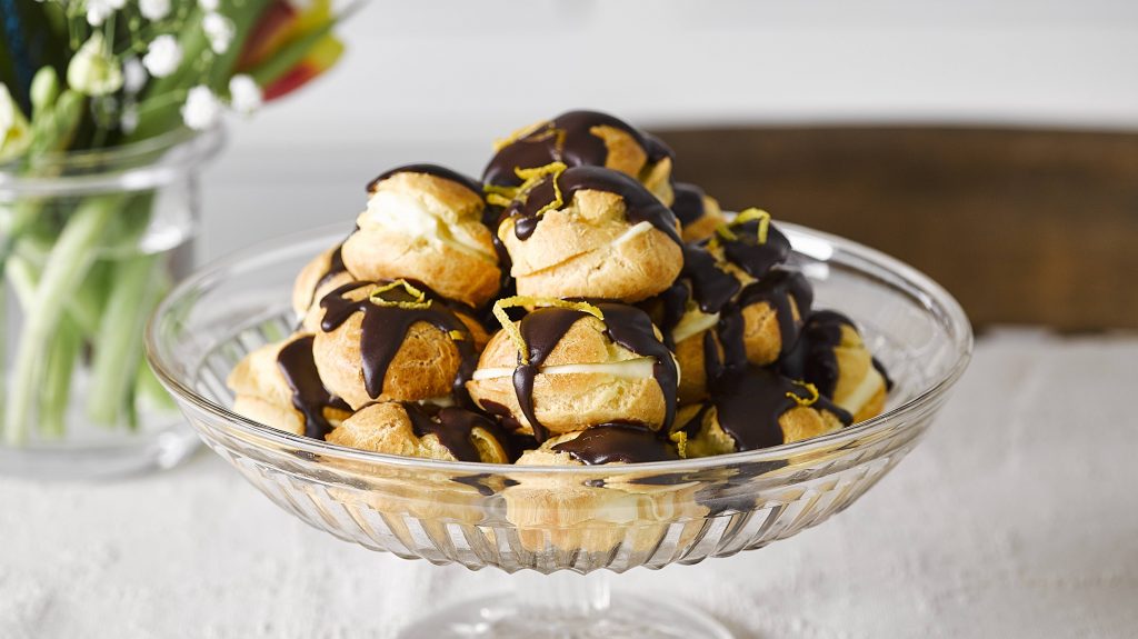 Lemonfilled Profiteroles With Lemon Chocolate Top Baking Recipes