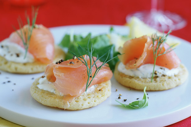Smoked salmon blinis