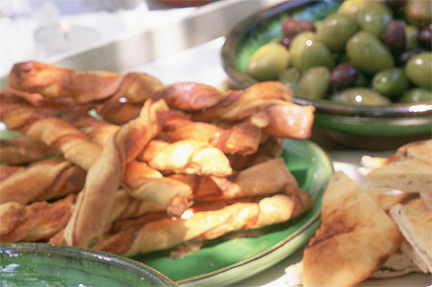 Spicy puff pastry straws