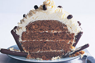 Coffee and hazelnut giant cupcake
