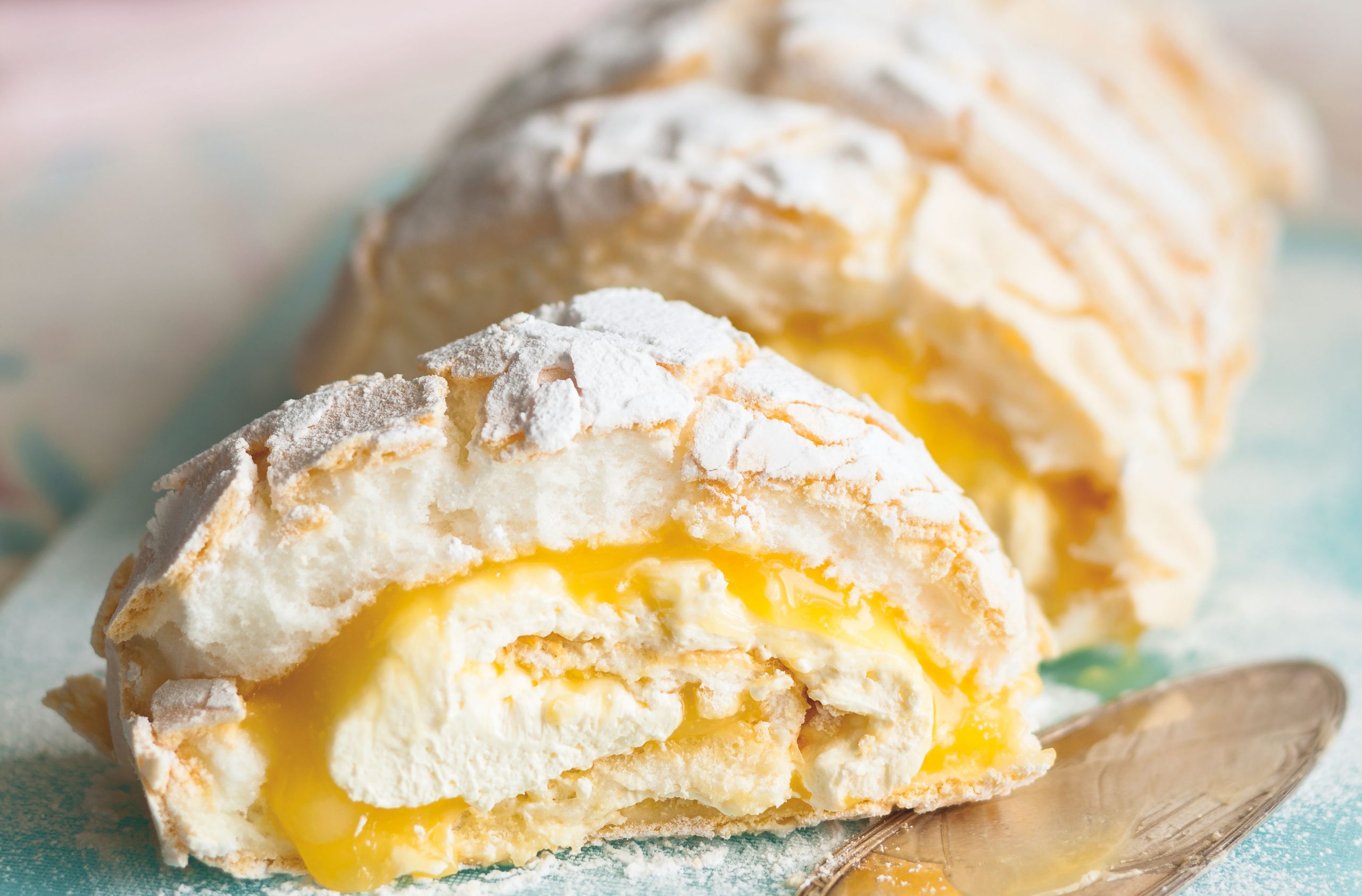 Lemon meringue roulade