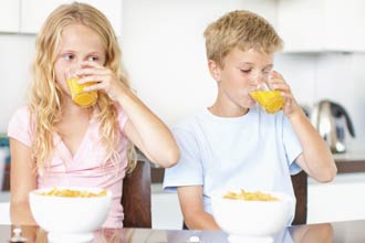 Kids eating breakfast