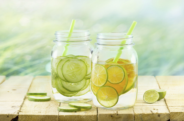 Water, fruit, detox, to get rid of cellulite