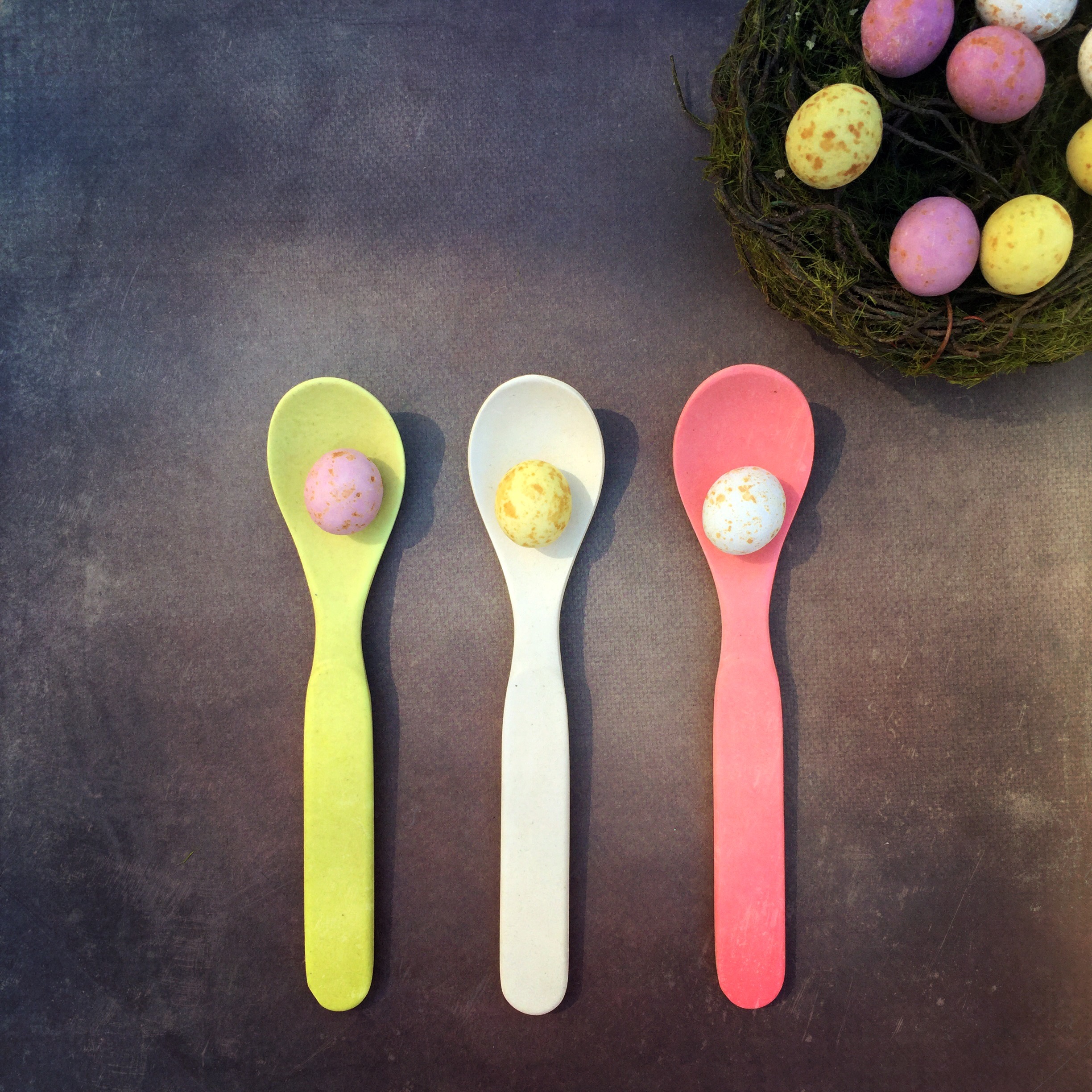 easter activities and games: egg and spoon race