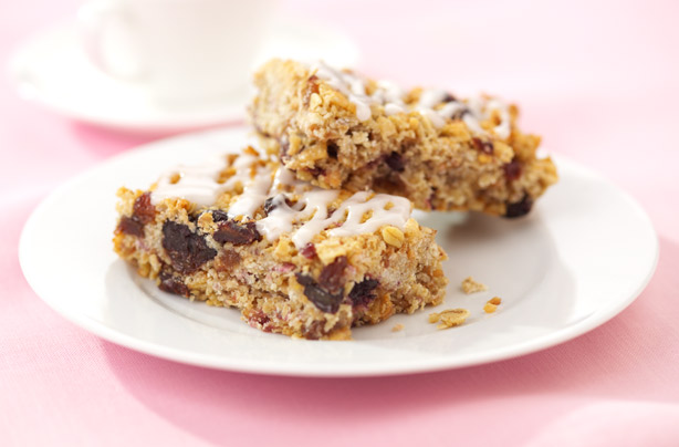 Strawberry and rhubarb breakfast bars