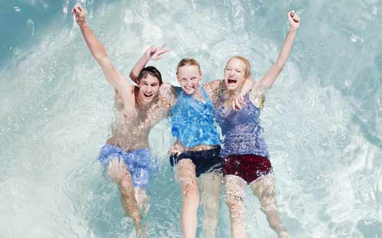 Money saving tips for mums: Find a free swimming pool
