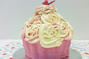 Victoria Threader, cupcake, video