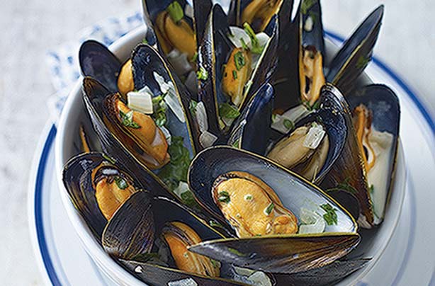 Esy to follow cooking technique in preparing mussels. This is quick to cook and so delicious as a starter or main.