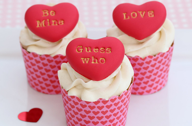 Heart cake decoration
