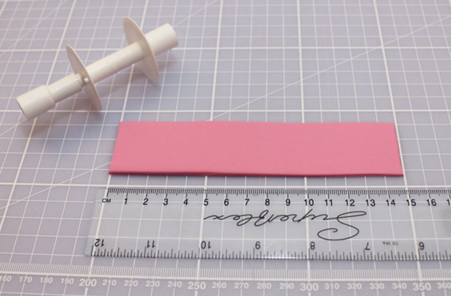 Bow cake decoration