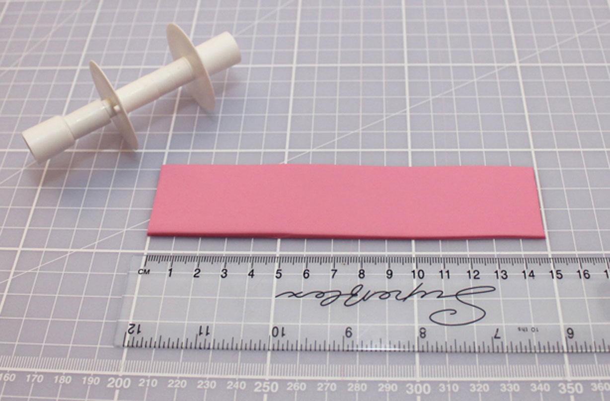 Bow cake decoration