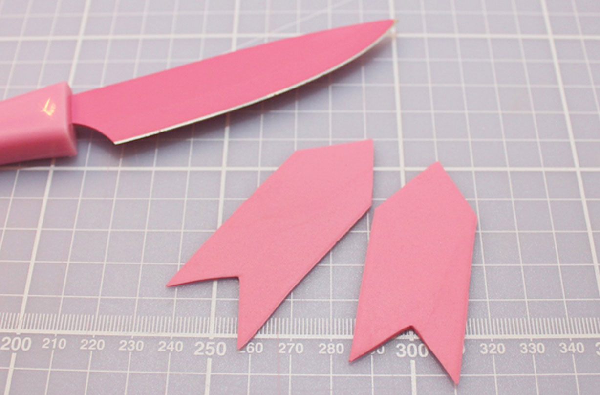 Bow cake decoration