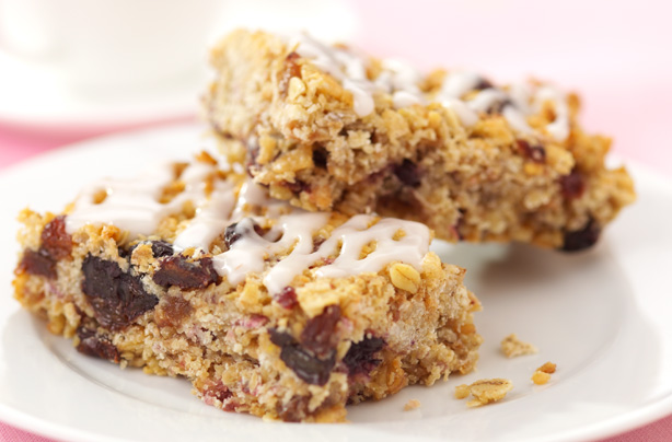 Strawberry and rhubarb breakfast bars